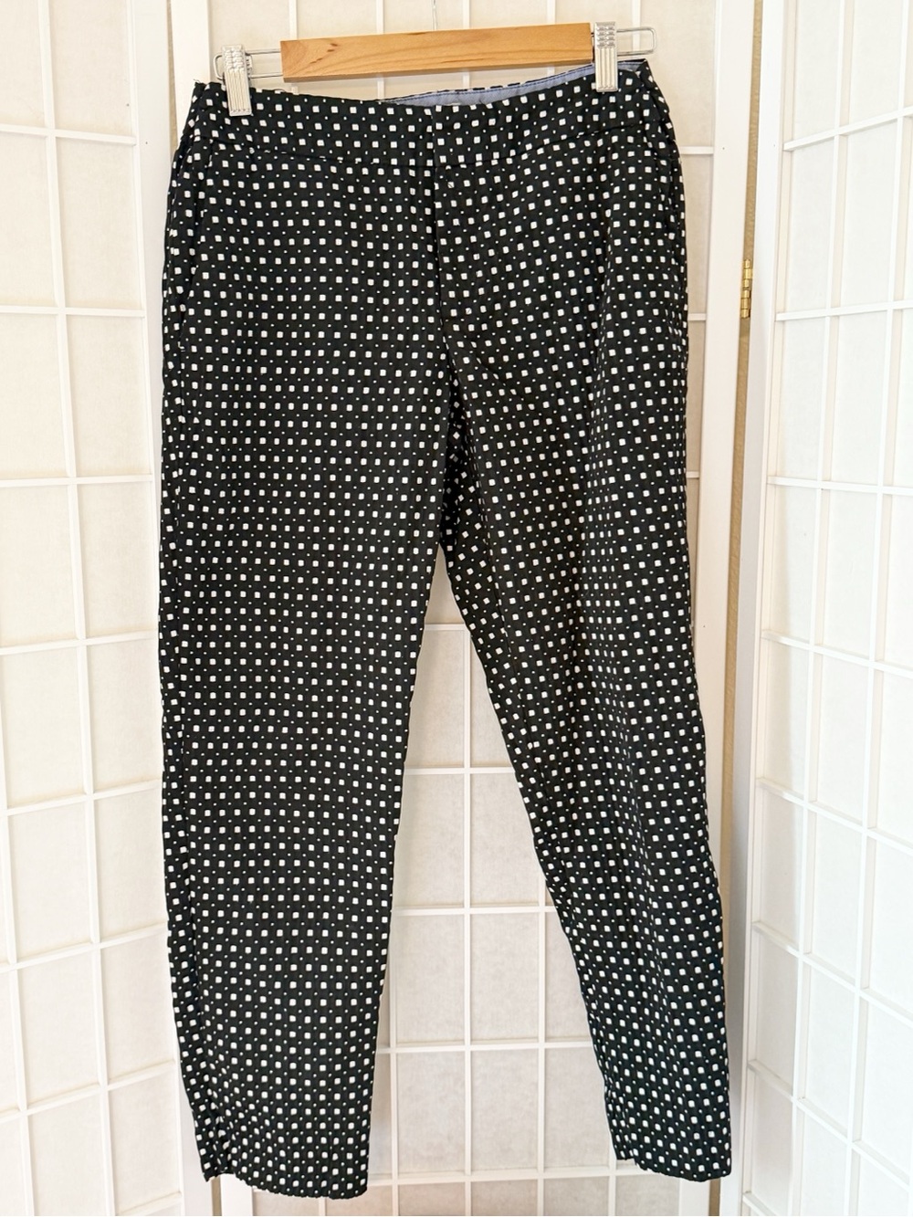 Banana Republic Black and White Dot Pattern Hampton Fit Pant Size 4